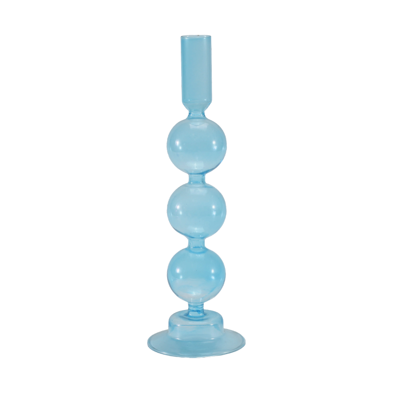 Collection de bougeoirs en verre empilés et fins