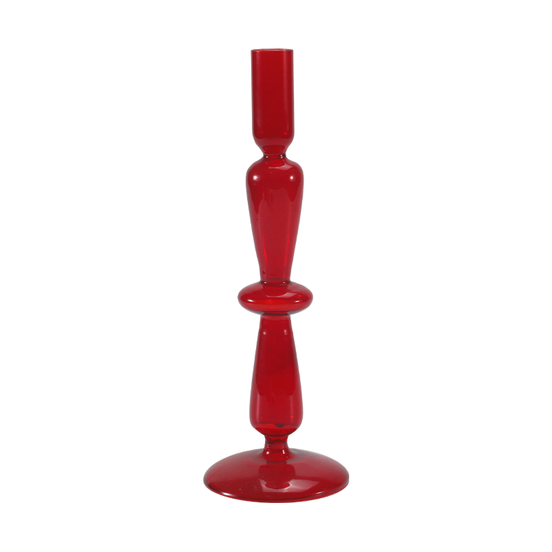Collection de bougeoirs en verre empilés et fins
