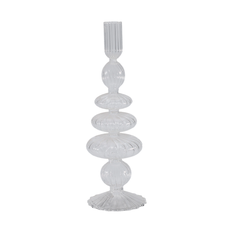 Collection de bougeoirs en verre empilés et fins